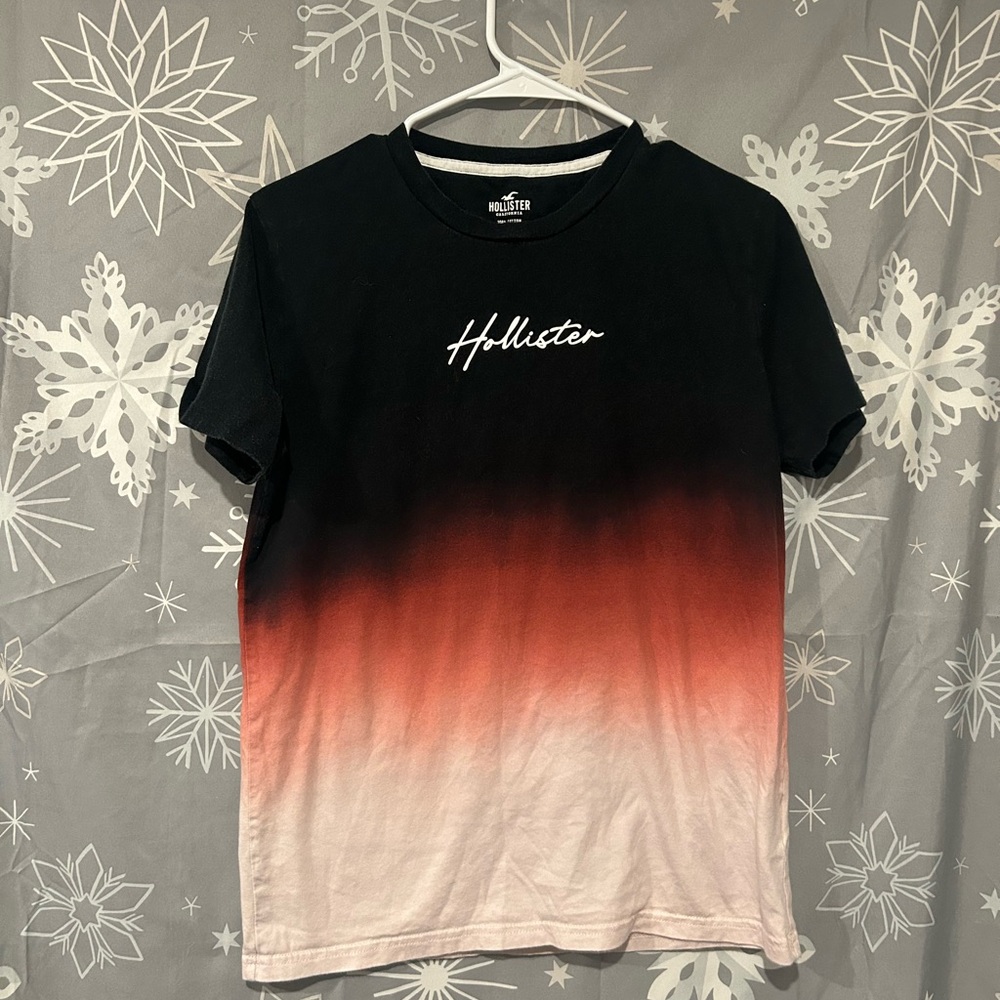 Hollister Men's Black and Red Ombre Tee